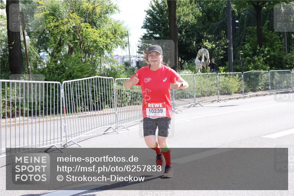 08.06.2024 - REWE Women's Run Strokosch-Dieckow http://msf.ph/oto/6257833 09.06.2024 09:52:56 Laufen 10239 meine-sportfotos.de