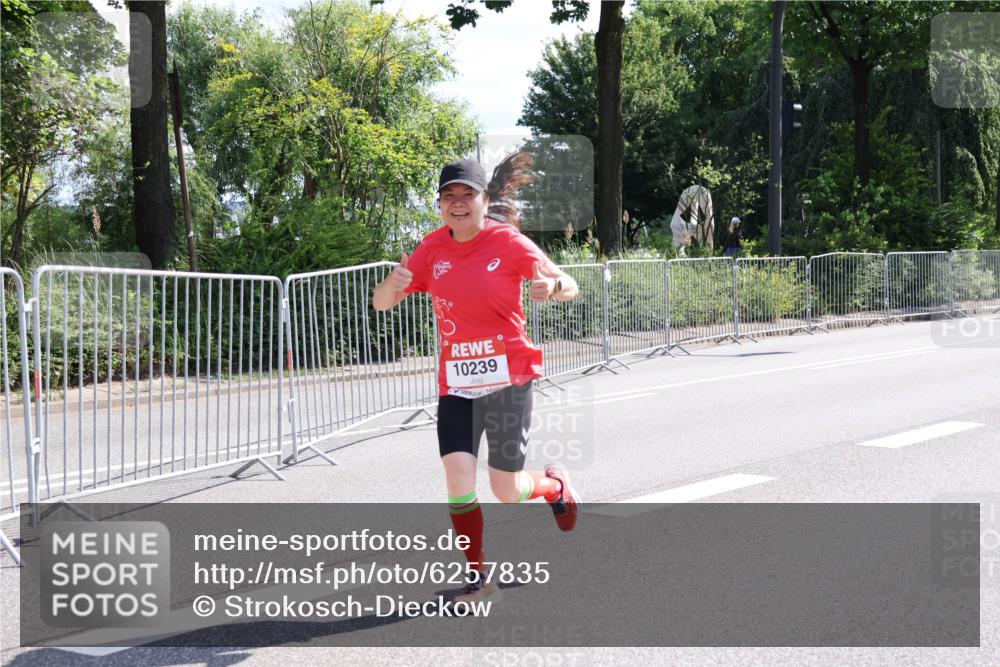 08.06.2024 - REWE Women's Run Strokosch-Dieckow http://msf.ph/oto/6257835 09.06.2024 09:52:56 Laufen 10239 meine-sportfotos.de