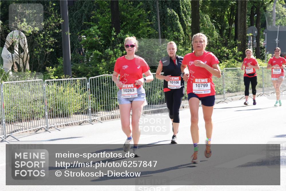 08.06.2024 - REWE Women's Run Strokosch-Dieckow http://msf.ph/oto/6257847 09.06.2024 09:53:01 Laufen 13, 10263, 10106, 10799, 69, 10038 meine-sportfotos.de