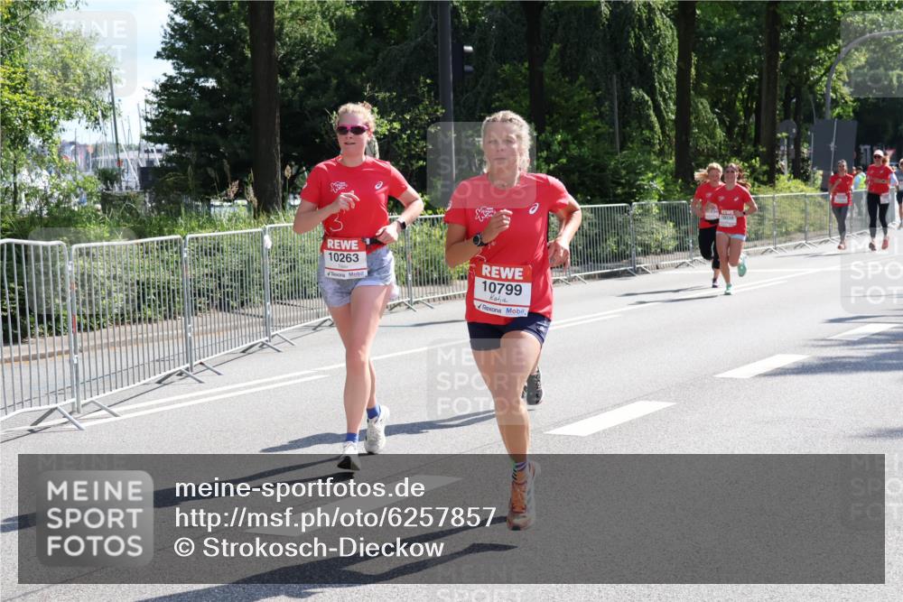 08.06.2024 - REWE Women's Run Strokosch-Dieckow http://msf.ph/oto/6257857 09.06.2024 09:53:03 Laufen 10263, 10799, 10038 meine-sportfotos.de