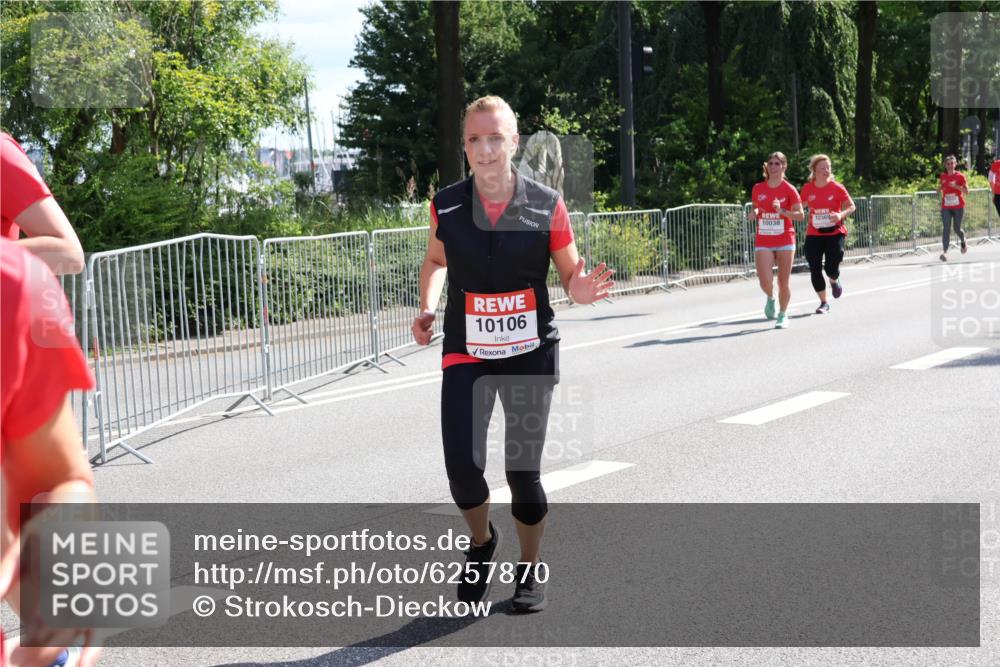 08.06.2024 - REWE Women's Run Strokosch-Dieckow http://msf.ph/oto/6257870 09.06.2024 09:53:05 Laufen 10106, 10369, 10038 meine-sportfotos.de