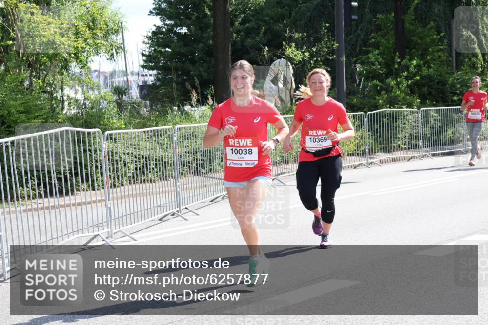 08.06.2024 - REWE Women's Run Strokosch-Dieckow http://msf.ph/oto/6257877 09.06.2024 09:53:07 Laufen 10038, 10369, 10043 meine-sportfotos.de