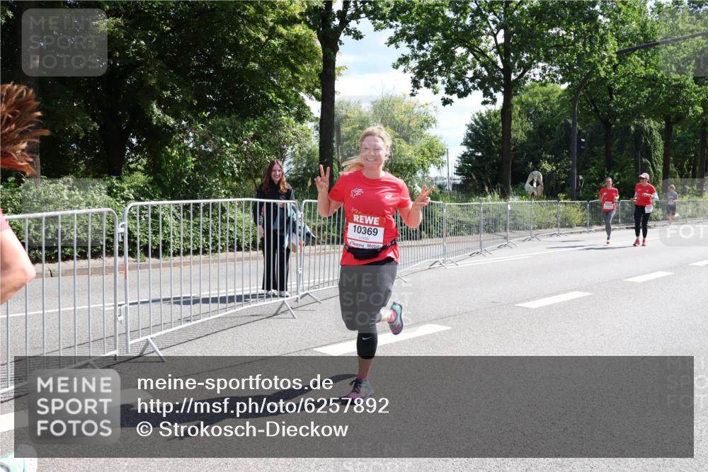 08.06.2024 - REWE Women's Run Strokosch-Dieckow http://msf.ph/oto/6257892 09.06.2024 09:53:09 Laufen 10369 meine-sportfotos.de