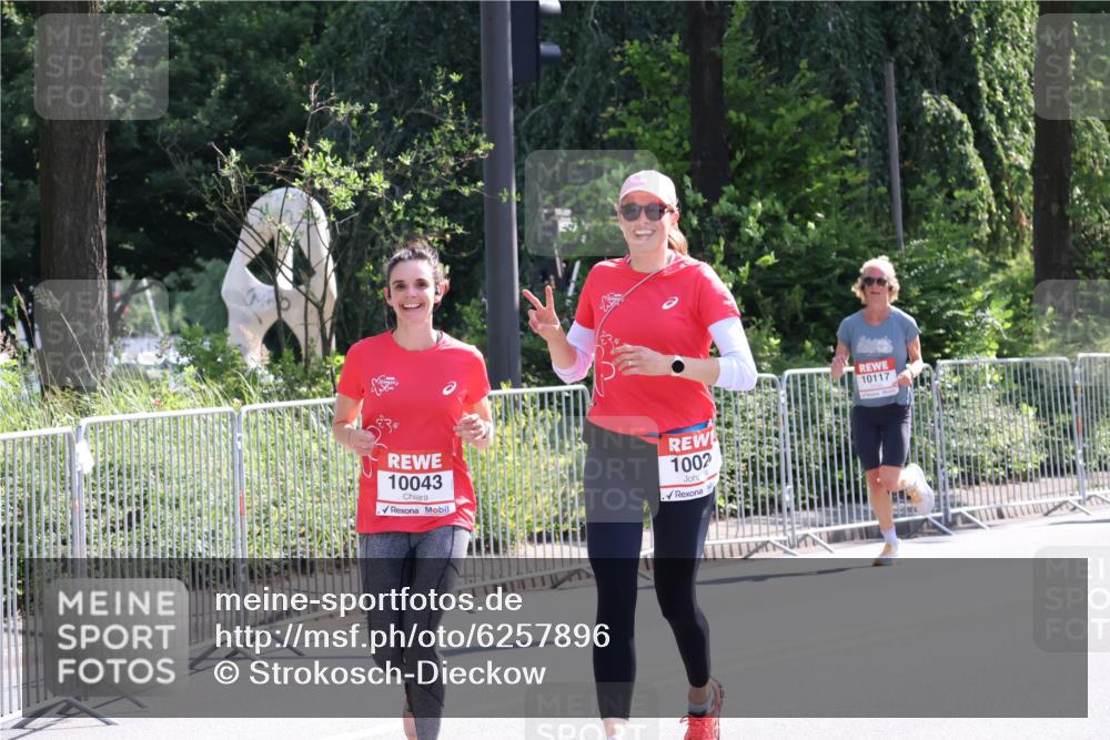 08.06.2024 - REWE Women's Run Strokosch-Dieckow http://msf.ph/oto/6257896 09.06.2024 09:53:11 Laufen 10043, 1002, 10117 meine-sportfotos.de