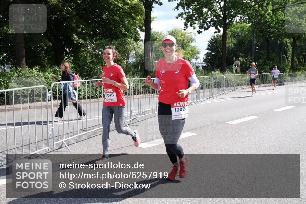 08.06.2024 - REWE Women's Run Strokosch-Dieckow http://msf.ph/oto/6257919 09.06.2024 09:53:14 Laufen 10043, 1002 meine-sportfotos.de