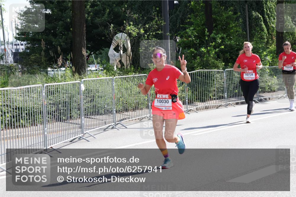 08.06.2024 - REWE Women's Run Strokosch-Dieckow http://msf.ph/oto/6257941 09.06.2024 09:53:19 Laufen 10030, 10728, 10442 meine-sportfotos.de