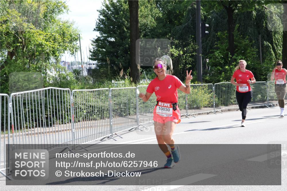 08.06.2024 - REWE Women's Run Strokosch-Dieckow http://msf.ph/oto/6257946 09.06.2024 09:53:20 Laufen 10030, 10442, 10728 meine-sportfotos.de