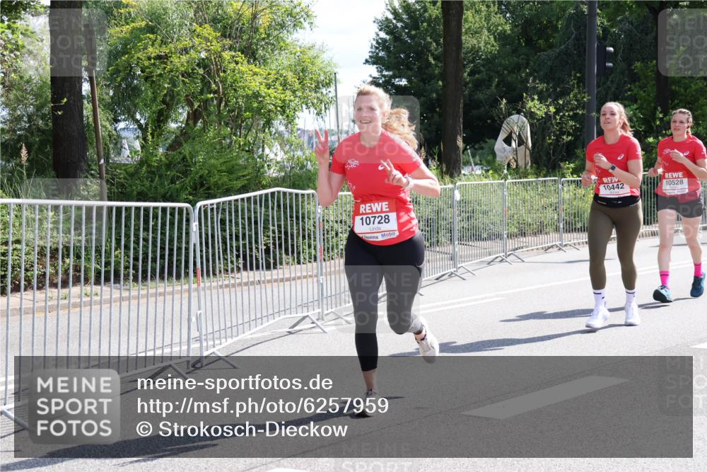 08.06.2024 - REWE Women's Run Strokosch-Dieckow http://msf.ph/oto/6257959 09.06.2024 09:53:23 Laufen 10728, 10442, 10528 meine-sportfotos.de