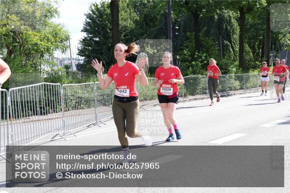 08.06.2024 - REWE Women's Run Strokosch-Dieckow http://msf.ph/oto/6257965 09.06.2024 09:53:24 Laufen 10528, 0442, 10373 meine-sportfotos.de