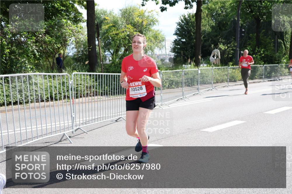 08.06.2024 - REWE Women's Run Strokosch-Dieckow http://msf.ph/oto/6257980 09.06.2024 09:53:26 Laufen 10528 meine-sportfotos.de