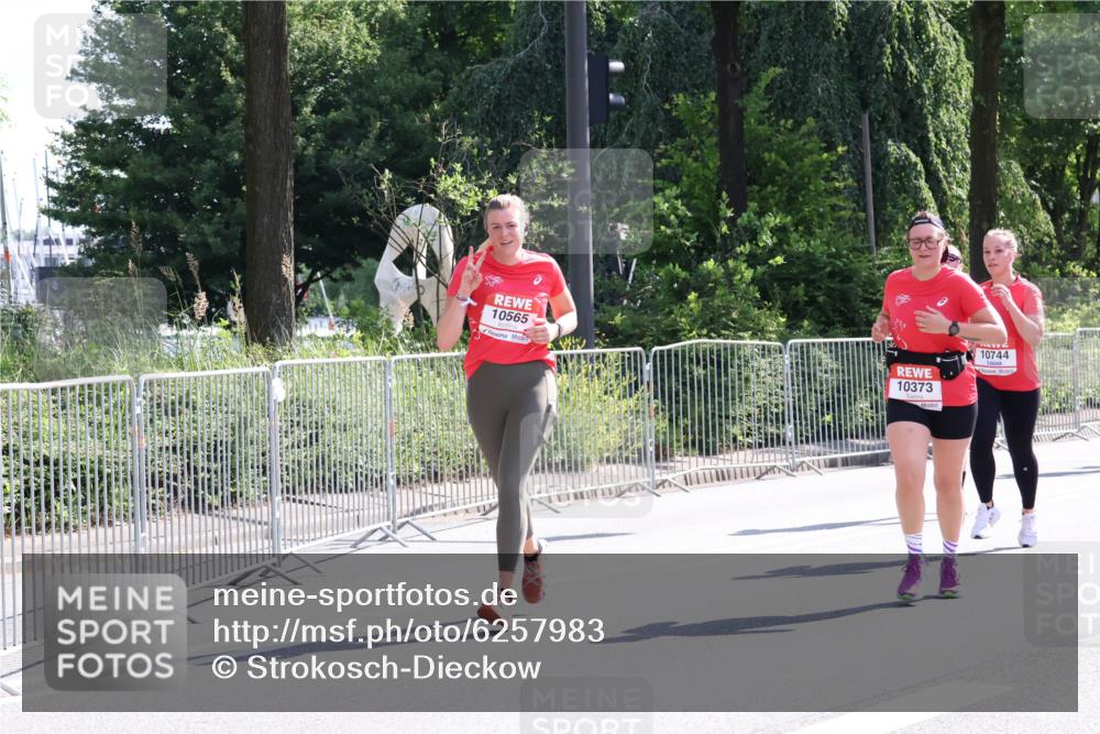 08.06.2024 - REWE Women's Run Strokosch-Dieckow http://msf.ph/oto/6257983 09.06.2024 09:53:27 Laufen 10565, 10373, 10744 meine-sportfotos.de