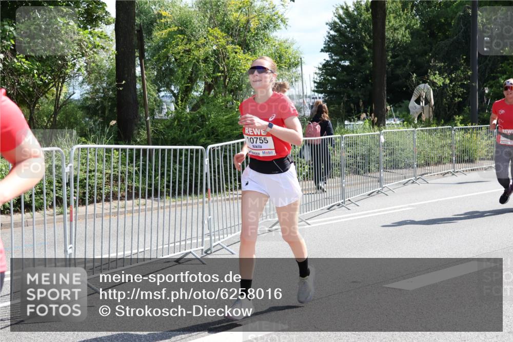 08.06.2024 - REWE Women's Run Strokosch-Dieckow http://msf.ph/oto/6258016 09.06.2024 09:53:32 Laufen 10755 meine-sportfotos.de