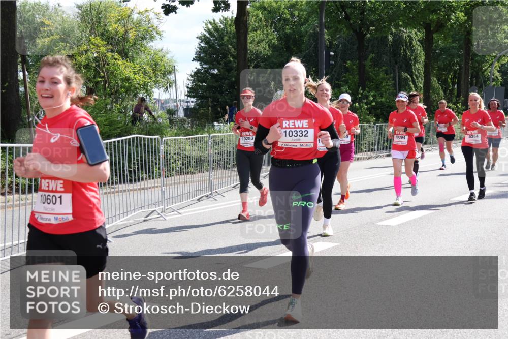 08.06.2024 - REWE Women's Run Strokosch-Dieckow http://msf.ph/oto/6258044 09.06.2024 09:53:35 Laufen 10283, 10332, 10094, 10354, 10601 meine-sportfotos.de