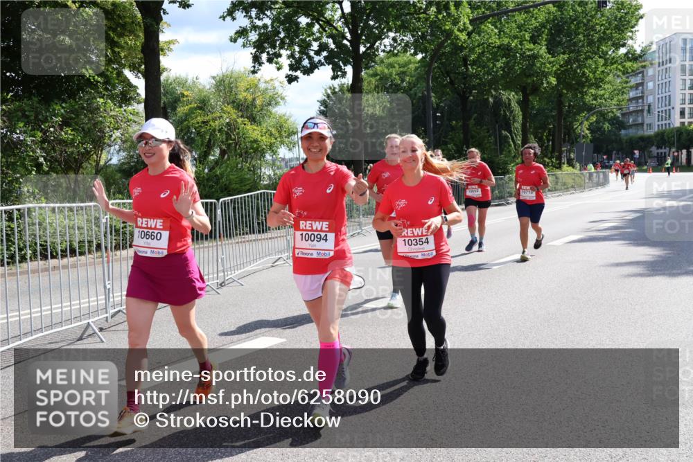 08.06.2024 - REWE Women's Run Strokosch-Dieckow http://msf.ph/oto/6258090 09.06.2024 09:53:38 Laufen 10660, 10094, 10354, 10652, 10715 meine-sportfotos.de