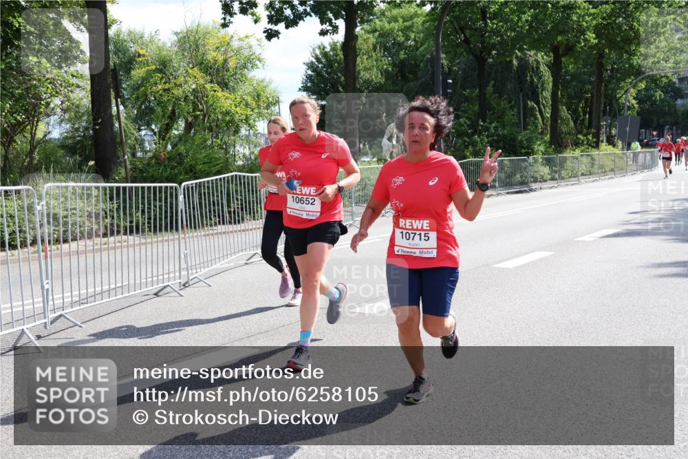 08.06.2024 - REWE Women's Run Strokosch-Dieckow http://msf.ph/oto/6258105 09.06.2024 09:53:40 Laufen 10652, 10715 meine-sportfotos.de