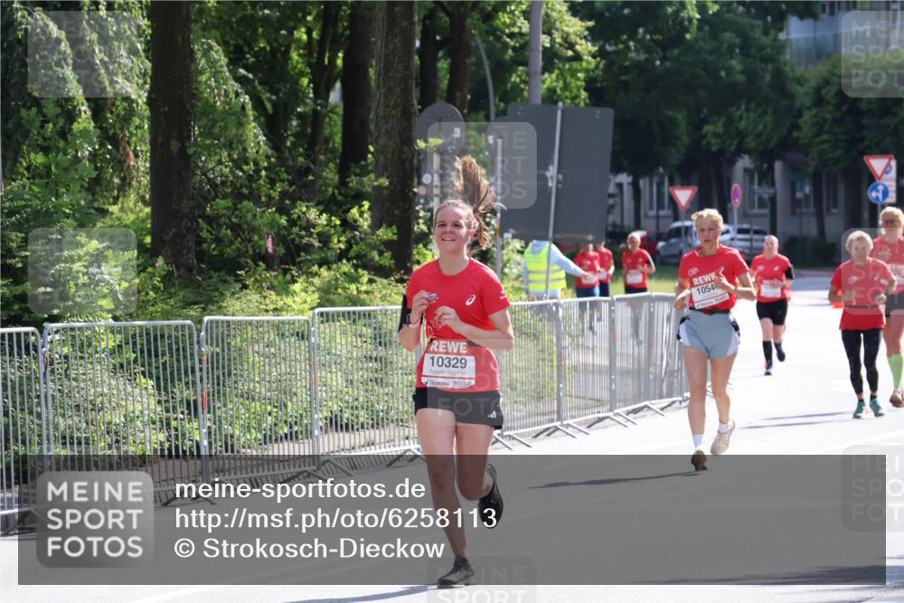 08.06.2024 - REWE Women's Run Strokosch-Dieckow http://msf.ph/oto/6258113 09.06.2024 09:53:45 Laufen 10329, 1054 meine-sportfotos.de