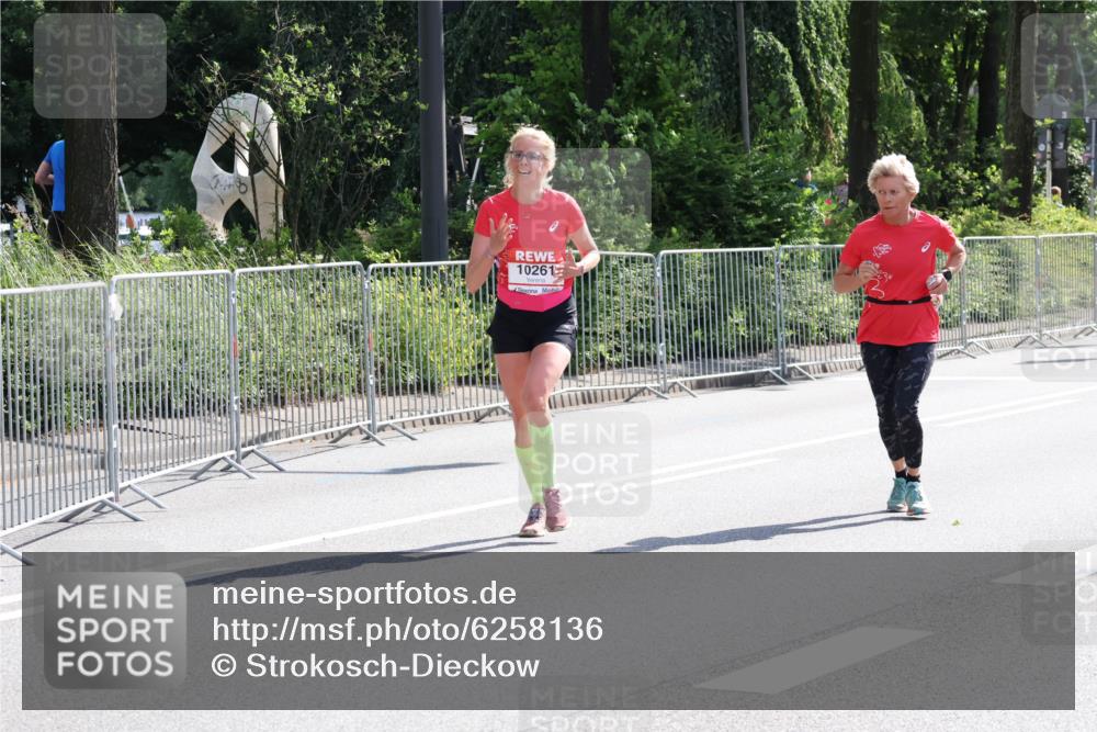 08.06.2024 - REWE Women's Run Strokosch-Dieckow http://msf.ph/oto/6258136 09.06.2024 09:53:55 Laufen 10261 meine-sportfotos.de