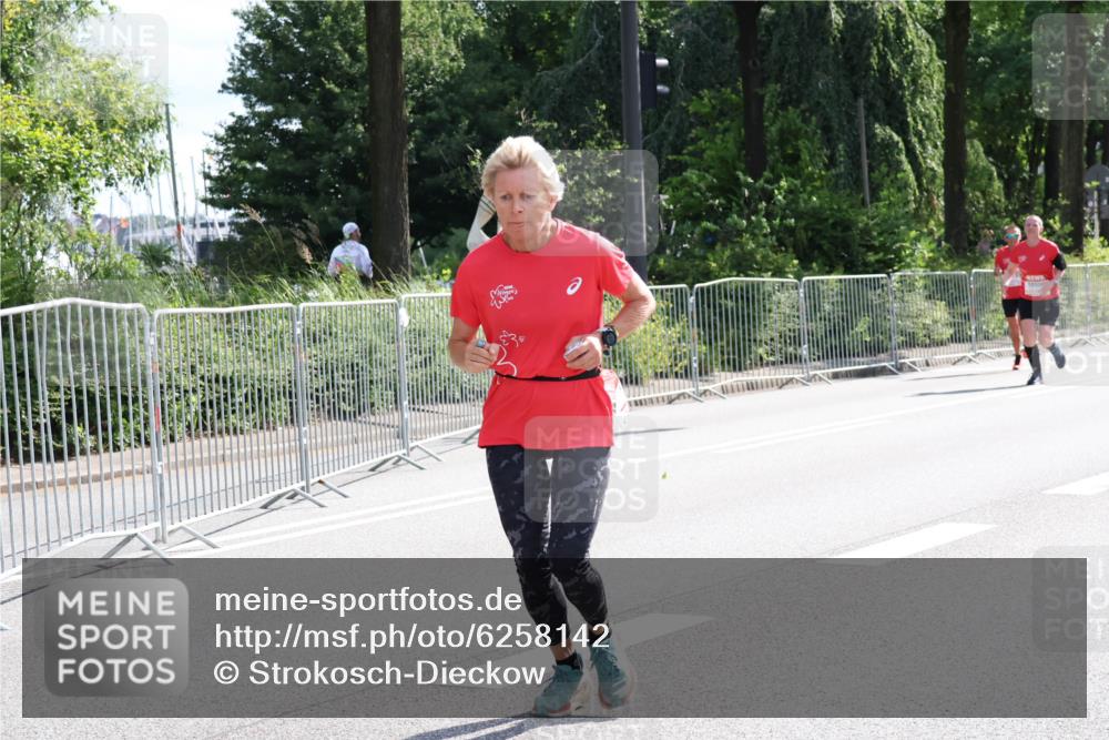 08.06.2024 - REWE Women's Run Strokosch-Dieckow http://msf.ph/oto/6258142 09.06.2024 09:53:58 Laufen 10500 meine-sportfotos.de