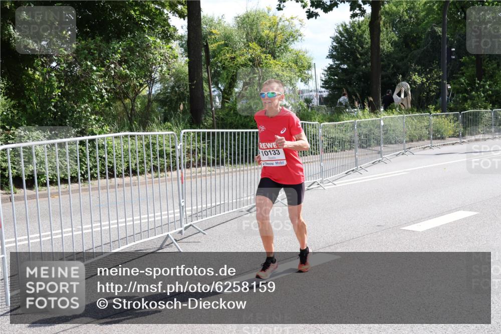 08.06.2024 - REWE Women's Run Strokosch-Dieckow http://msf.ph/oto/6258159 09.06.2024 09:54:06 Laufen 10133 meine-sportfotos.de