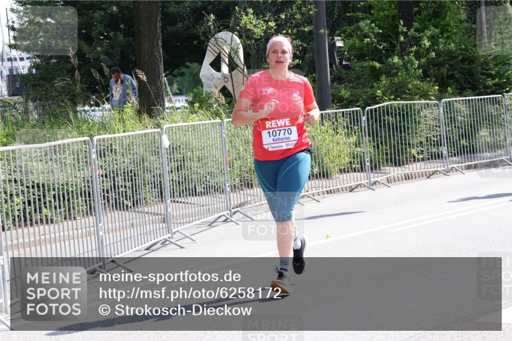 08.06.2024 - REWE Women's Run Strokosch-Dieckow http://msf.ph/oto/6258172 09.06.2024 09:54:12 Laufen 10770 meine-sportfotos.de