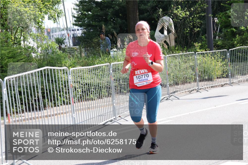 08.06.2024 - REWE Women's Run Strokosch-Dieckow http://msf.ph/oto/6258175 09.06.2024 09:54:13 Laufen 748, 10770 meine-sportfotos.de
