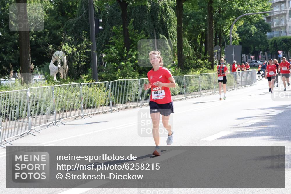 08.06.2024 - REWE Women's Run Strokosch-Dieckow http://msf.ph/oto/6258215 09.06.2024 09:54:29 Laufen 10757 meine-sportfotos.de