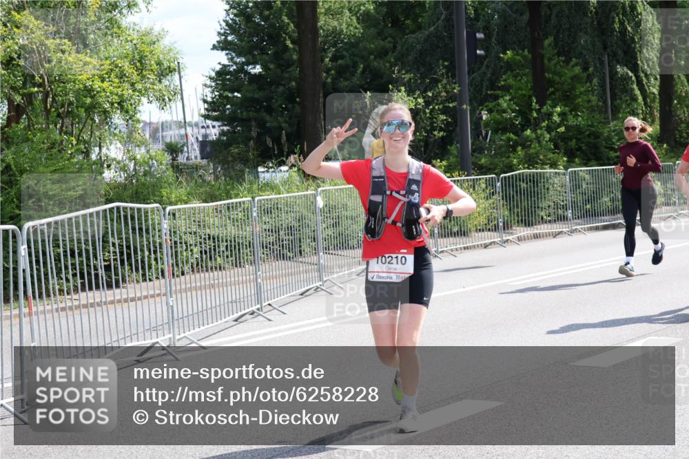 08.06.2024 - REWE Women's Run Strokosch-Dieckow http://msf.ph/oto/6258228 09.06.2024 09:54:36 Laufen 10210 meine-sportfotos.de