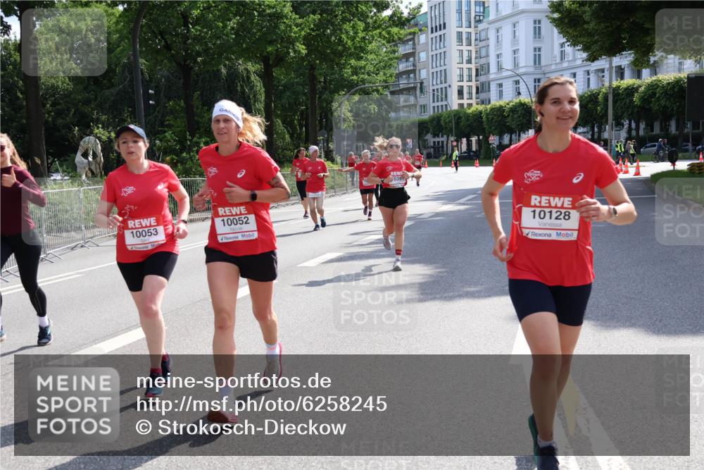 08.06.2024 - REWE Women's Run Strokosch-Dieckow http://msf.ph/oto/6258245 09.06.2024 09:54:39 Laufen 10053, 10052, 0351, 10128 meine-sportfotos.de