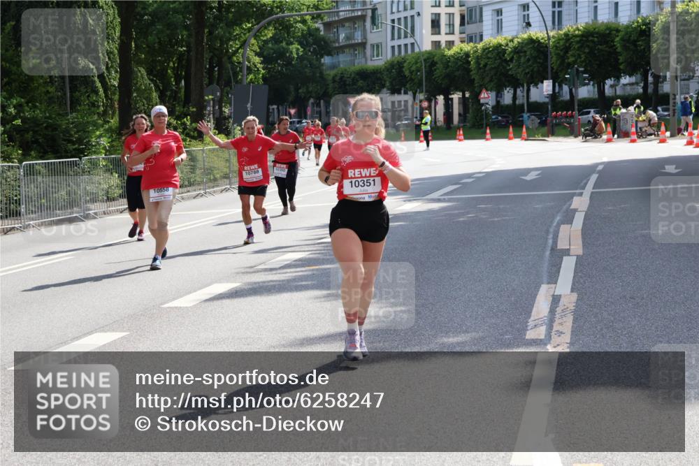 08.06.2024 - REWE Women's Run Strokosch-Dieckow http://msf.ph/oto/6258247 09.06.2024 09:54:40 Laufen 10788, 10350, 10558, 10351 meine-sportfotos.de
