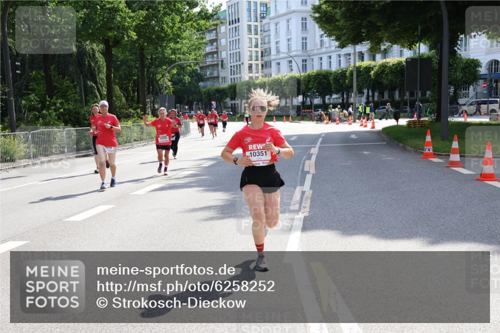 08.06.2024 - REWE Women's Run Strokosch-Dieckow http://msf.ph/oto/6258252 09.06.2024 09:54:41 Laufen 10788, 10351 meine-sportfotos.de