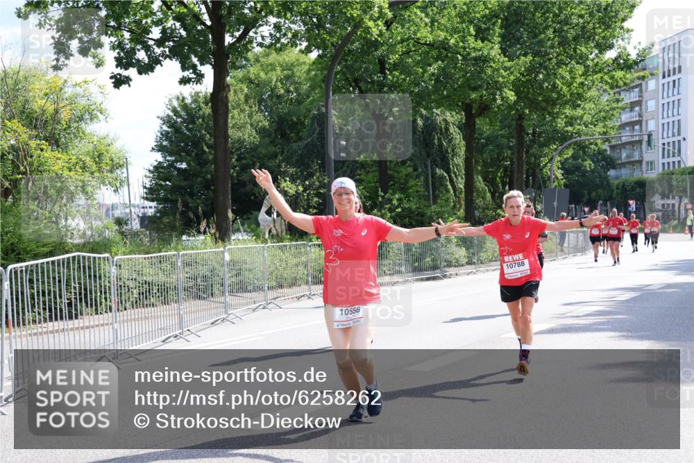 08.06.2024 - REWE Women's Run Strokosch-Dieckow http://msf.ph/oto/6258262 09.06.2024 09:54:43 Laufen 10788, 10558 meine-sportfotos.de