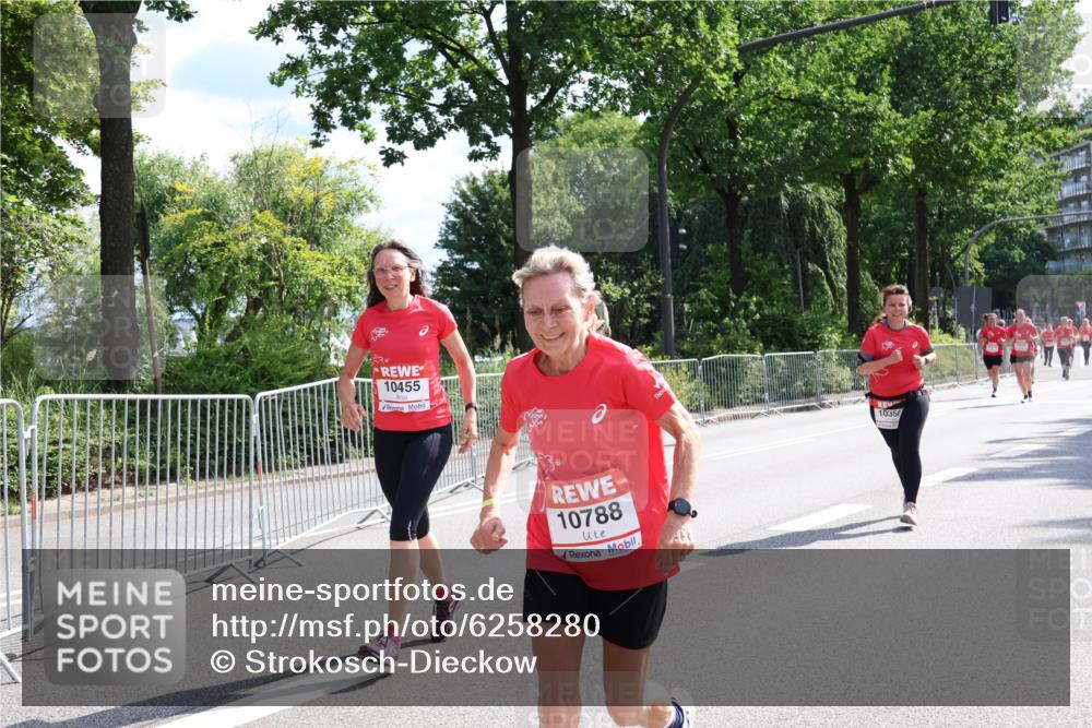 08.06.2024 - REWE Women's Run Strokosch-Dieckow http://msf.ph/oto/6258280 09.06.2024 09:54:45 Laufen 10455, 10788, 1035 meine-sportfotos.de