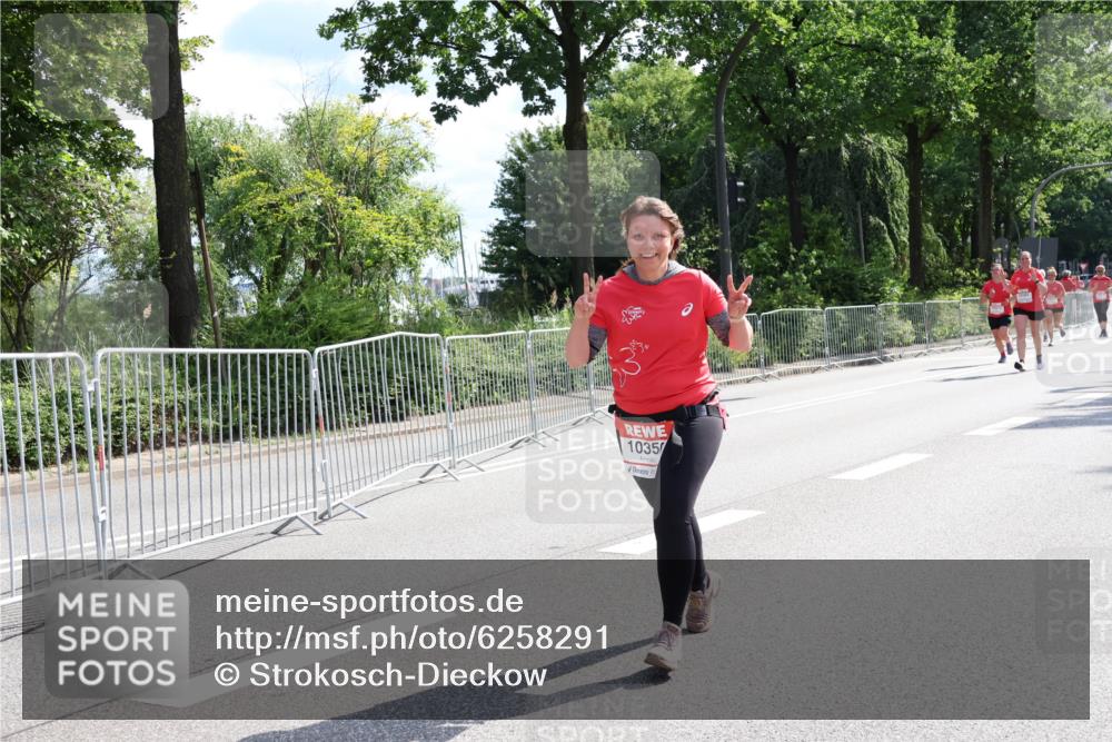 08.06.2024 - REWE Women's Run Strokosch-Dieckow http://msf.ph/oto/6258291 09.06.2024 09:54:47 Laufen 1035 meine-sportfotos.de