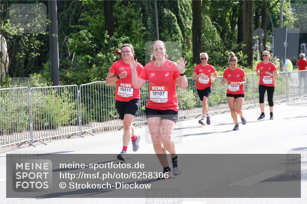 08.06.2024 - REWE Women's Run Strokosch-Dieckow http://msf.ph/oto/6258306 09.06.2024 09:54:50 Laufen 10413, 10107, 10288, 10576, 10624 meine-sportfotos.de