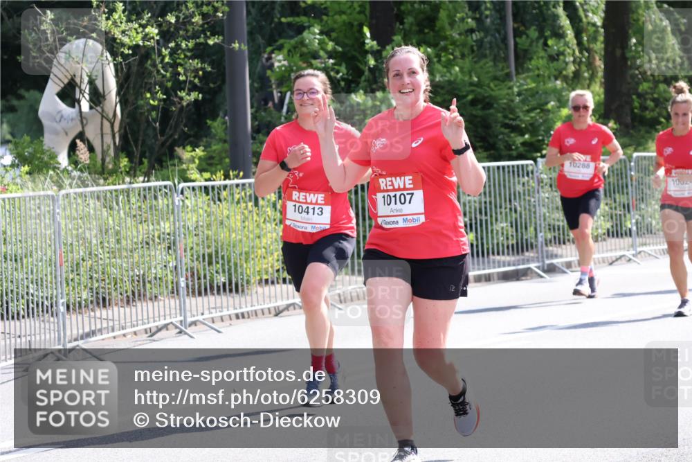 08.06.2024 - REWE Women's Run Strokosch-Dieckow http://msf.ph/oto/6258309 09.06.2024 09:54:51 Laufen 10413, 10107, 10288, 1002 meine-sportfotos.de