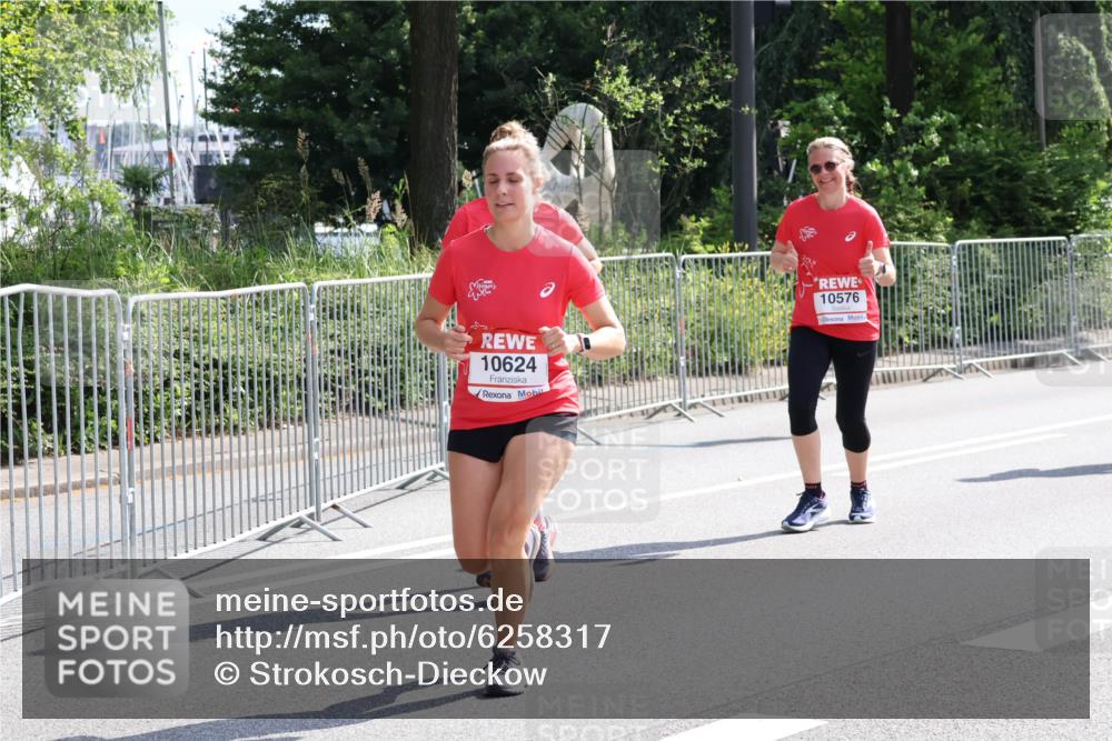08.06.2024 - REWE Women's Run Strokosch-Dieckow http://msf.ph/oto/6258317 09.06.2024 09:54:55 Laufen 10624, 10576 meine-sportfotos.de