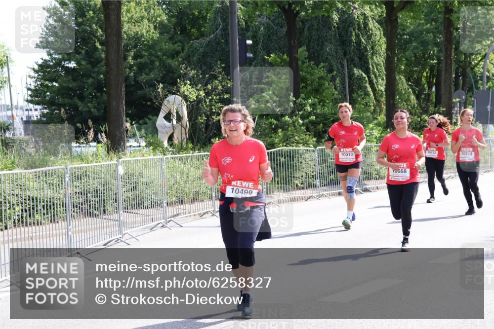 08.06.2024 - REWE Women's Run Strokosch-Dieckow http://msf.ph/oto/6258327 09.06.2024 09:54:58 Laufen 10499, 10013, 10422, 10713, 10668 meine-sportfotos.de