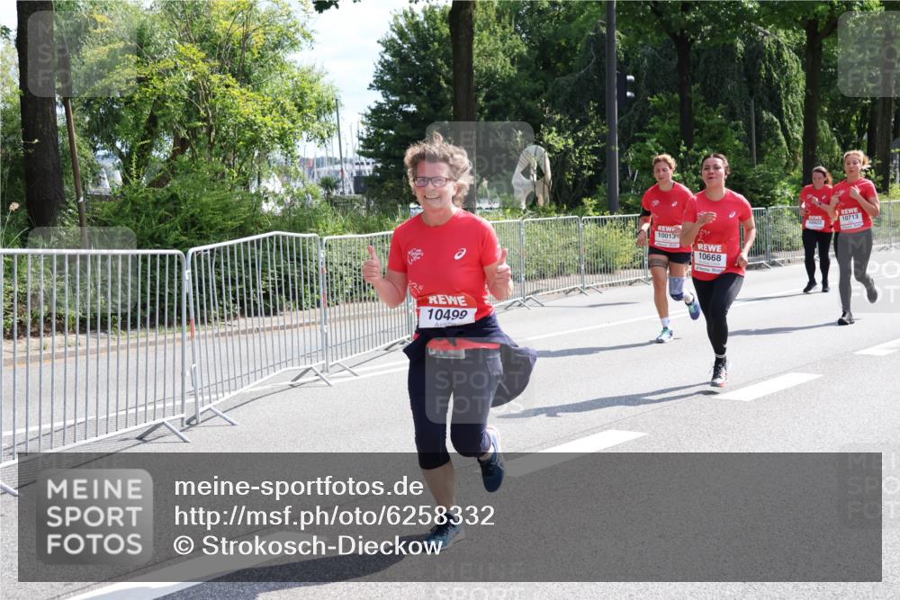 08.06.2024 - REWE Women's Run Strokosch-Dieckow http://msf.ph/oto/6258332 09.06.2024 09:54:59 Laufen 10499, 10013, 10668, 10422, 10713 meine-sportfotos.de