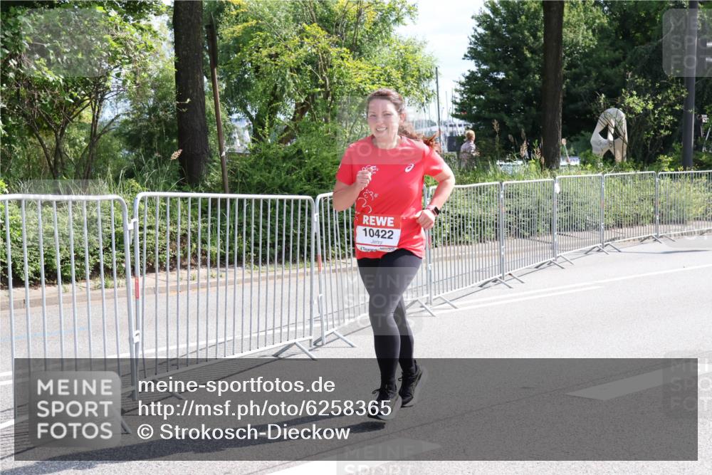 08.06.2024 - REWE Women's Run Strokosch-Dieckow http://msf.ph/oto/6258365 09.06.2024 09:55:04 Laufen 10422 meine-sportfotos.de