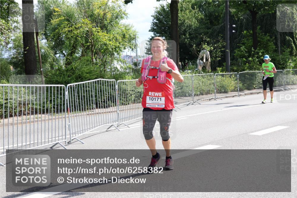 08.06.2024 - REWE Women's Run Strokosch-Dieckow http://msf.ph/oto/6258382 09.06.2024 09:55:13 Laufen 10171 meine-sportfotos.de