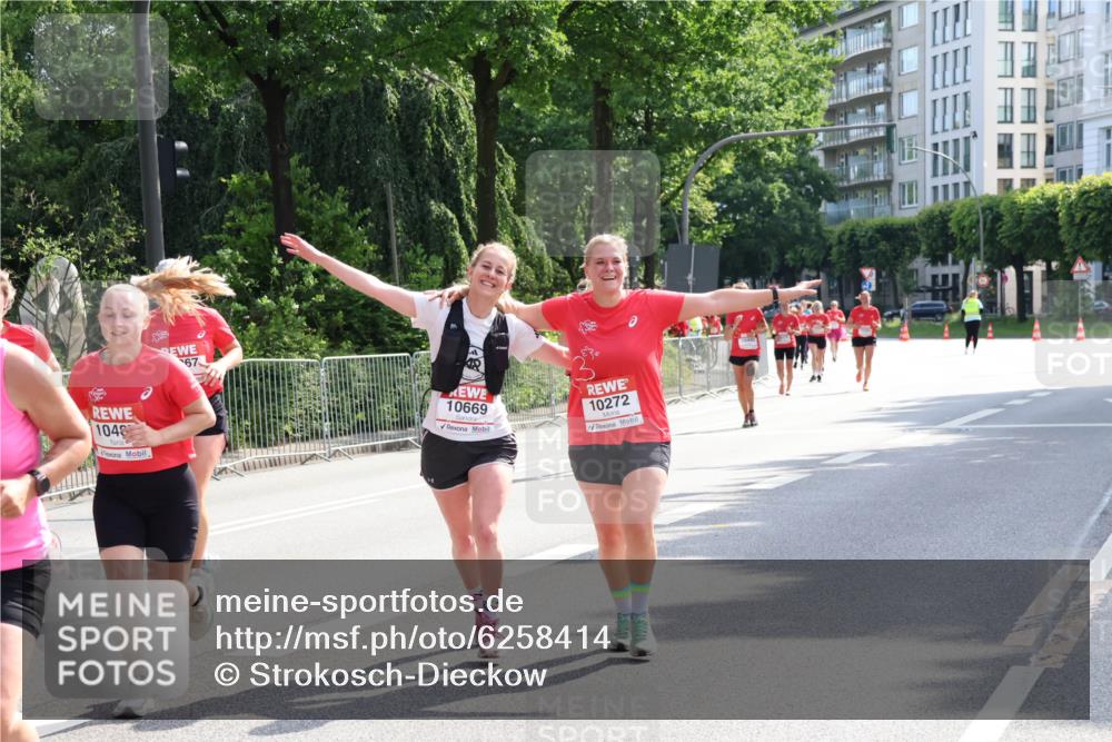 08.06.2024 - REWE Women's Run Strokosch-Dieckow http://msf.ph/oto/6258414 09.06.2024 09:55:29 Laufen 1048, 67, 10669, 10272 meine-sportfotos.de