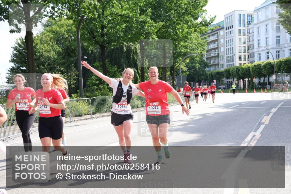08.06.2024 - REWE Women's Run Strokosch-Dieckow http://msf.ph/oto/6258416 09.06.2024 09:55:30 Laufen 48, 10593, 10487, 10669, 10272 meine-sportfotos.de