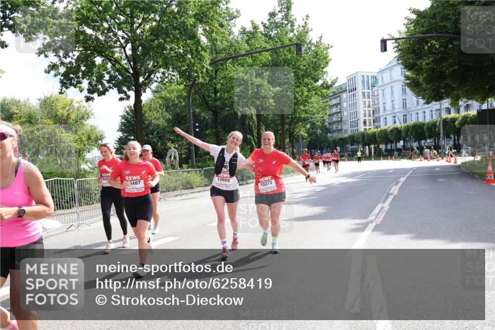 08.06.2024 - REWE Women's Run Strokosch-Dieckow http://msf.ph/oto/6258419 09.06.2024 09:55:30 Laufen 105, 487, 10669, 10272 meine-sportfotos.de