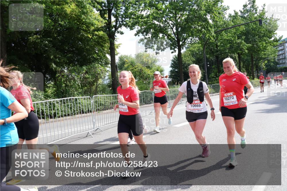 08.06.2024 - REWE Women's Run Strokosch-Dieckow http://msf.ph/oto/6258423 09.06.2024 09:55:31 Laufen 0487, 10669, 10272 meine-sportfotos.de