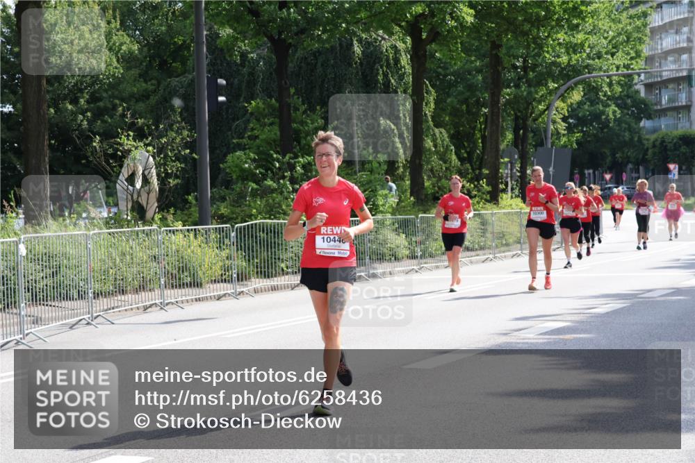 08.06.2024 - REWE Women's Run Strokosch-Dieckow http://msf.ph/oto/6258436 09.06.2024 09:55:36 Laufen 1044, 10300 meine-sportfotos.de