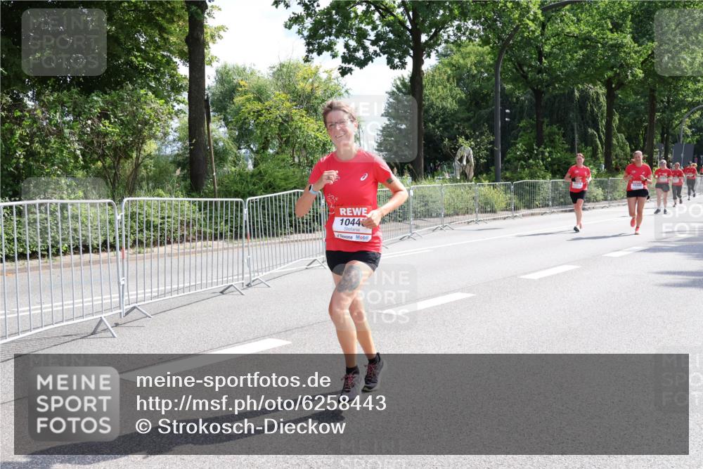 08.06.2024 - REWE Women's Run Strokosch-Dieckow http://msf.ph/oto/6258443 09.06.2024 09:55:38 Laufen 1044 meine-sportfotos.de
