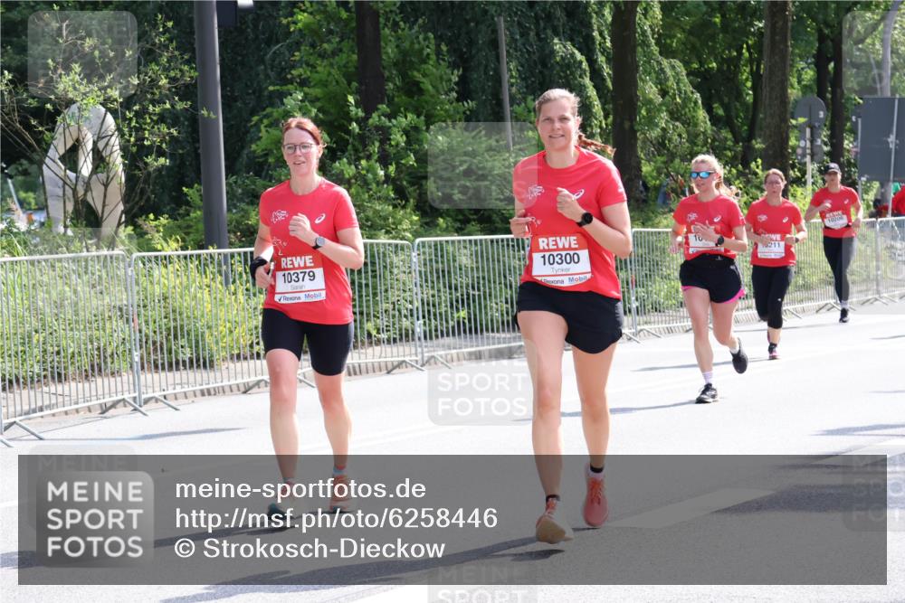 08.06.2024 - REWE Women's Run Strokosch-Dieckow http://msf.ph/oto/6258446 09.06.2024 09:55:40 Laufen 10379, 10300, 10206, 211 meine-sportfotos.de