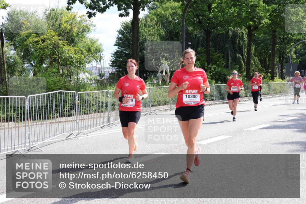08.06.2024 - REWE Women's Run Strokosch-Dieckow http://msf.ph/oto/6258450 09.06.2024 09:55:42 Laufen 79, 10300, 10211, 1045 meine-sportfotos.de