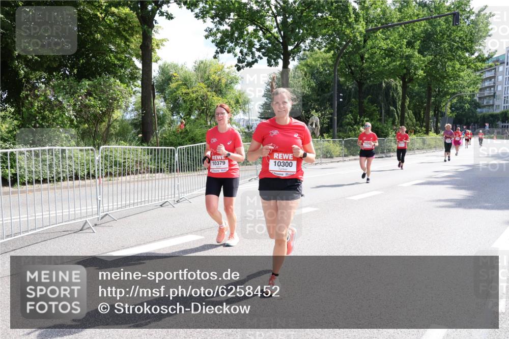 08.06.2024 - REWE Women's Run Strokosch-Dieckow http://msf.ph/oto/6258452 09.06.2024 09:55:43 Laufen 10379, 10300, 1045 meine-sportfotos.de