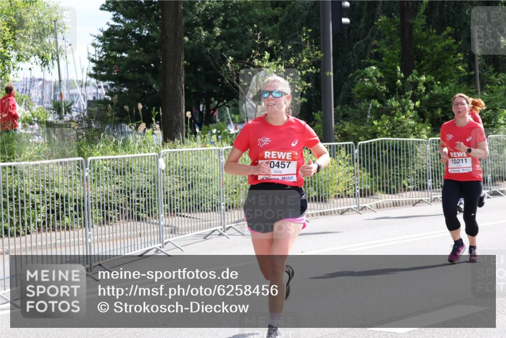 08.06.2024 - REWE Women's Run Strokosch-Dieckow http://msf.ph/oto/6258456 09.06.2024 09:55:44 Laufen 0457, 10211 meine-sportfotos.de